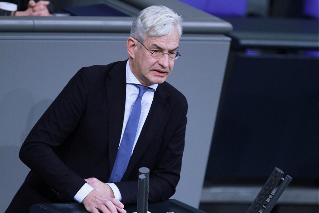 Schuldenbremse: Middelberg drängt auf "massive Einsparungen"