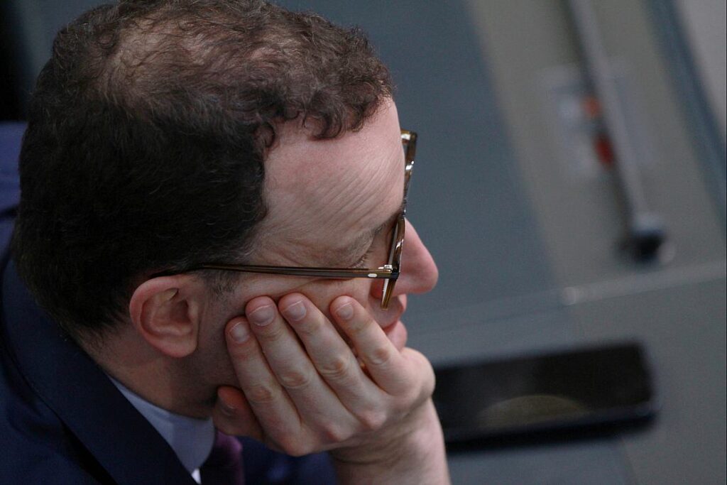Spahn fordert Bahngipfel im Kanzleramt: "Scholz muss eingreifen"