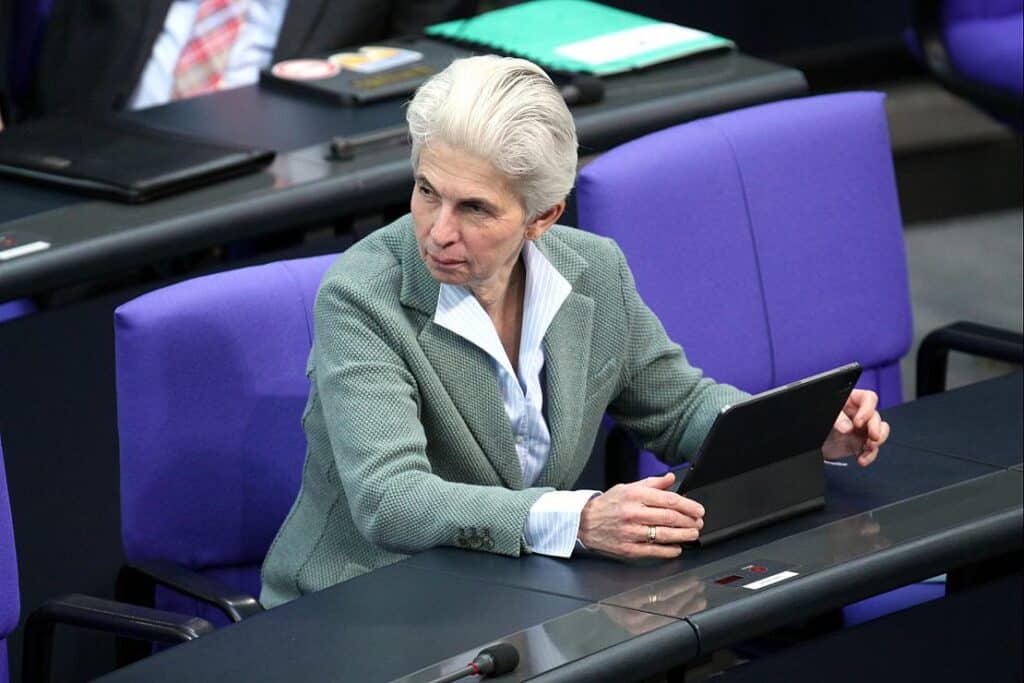 Strack-Zimmermann nennt "Basta" des Kanzlers bei Taurus "naiv"