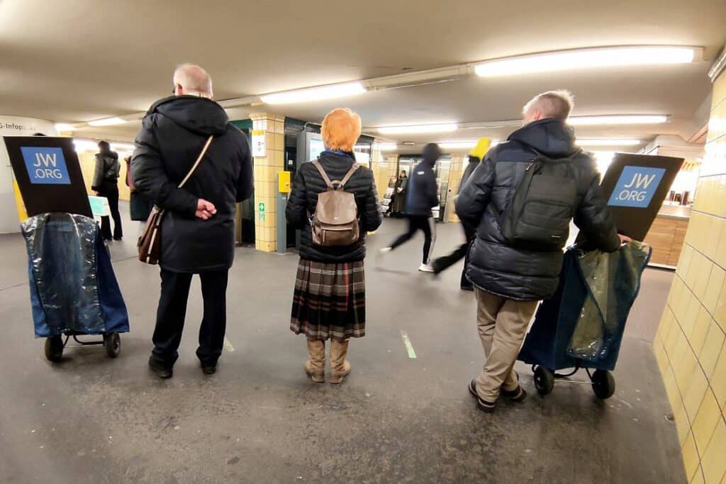 Zeugen Jehovas beklagen Anstieg von Drohungen und Übergriffen