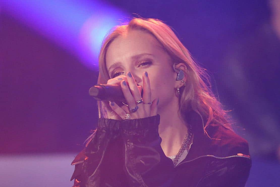 "Judas Priest" an Spitze der Album-Charts – Paula Hartmann auf zwei
