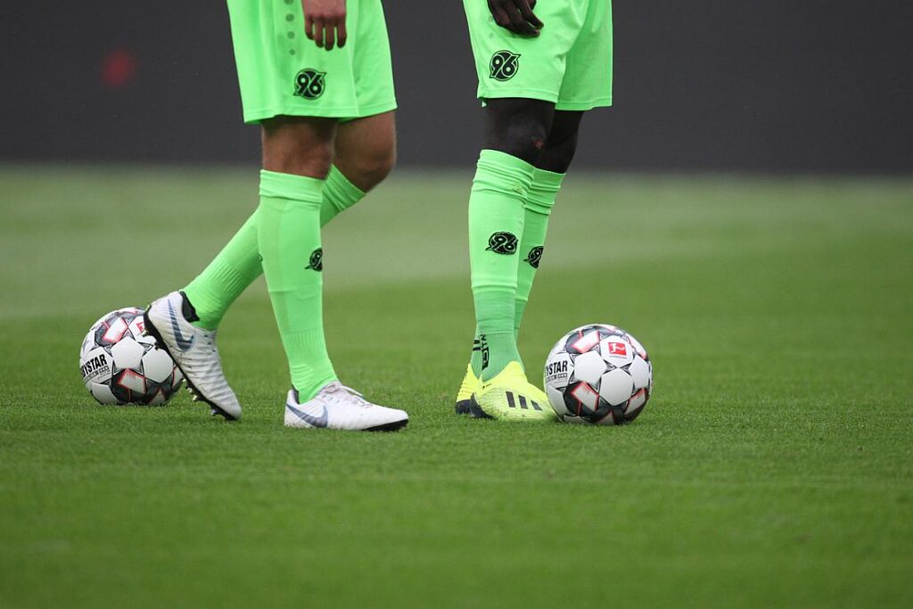 2. Bundesliga: Schalke verspielt Sieg in Hannover