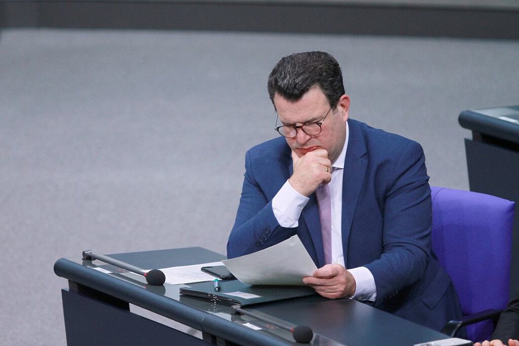 Arbeitsminister lehnt höheres Renteneintrittsalter ab
