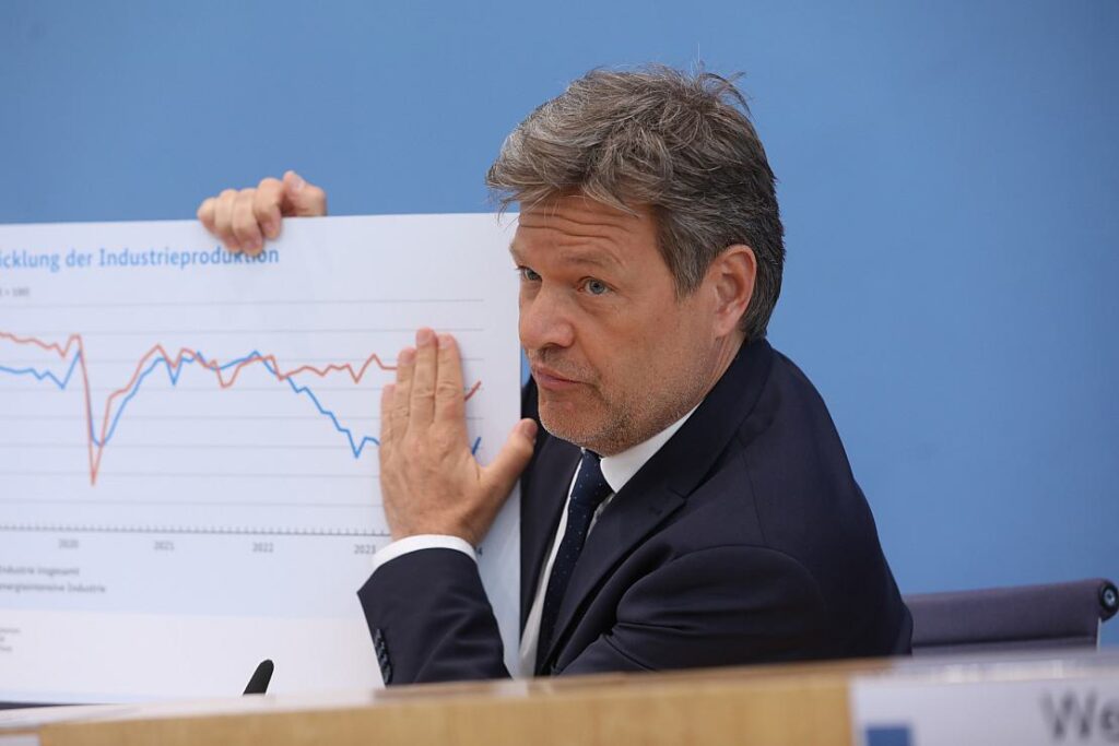 Bundesregierung hebt Wachstumsprognose leicht an