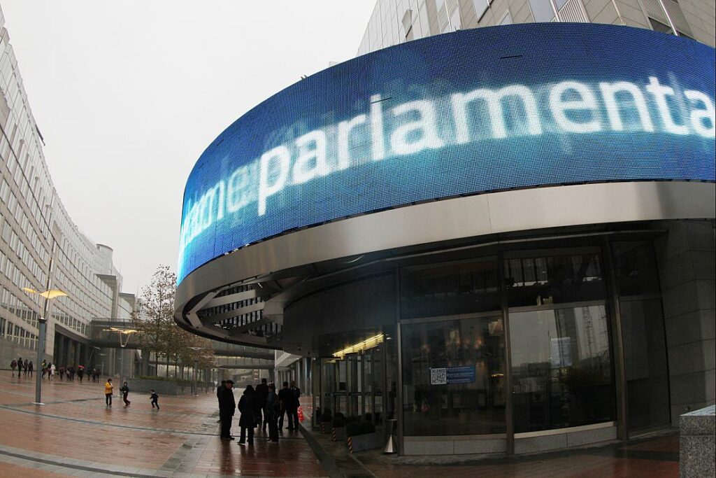 EU-Abgeordnete wollen mehr Informationen von Geheimdiensten