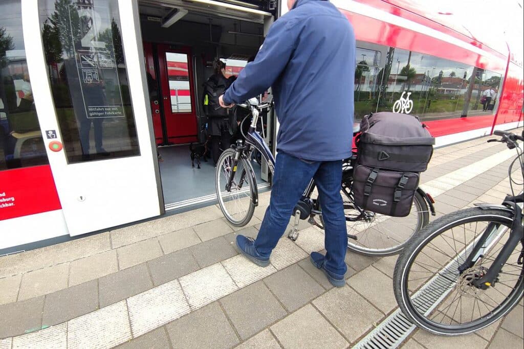 Fahrgastzahl im Linienverkehr mit Bussen und Bahnen legt zu