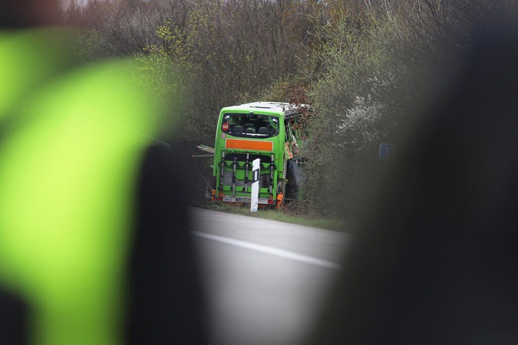 Flixbus verteidigt nach Unfall auf A 9 Sicherheitsmaßnahmen