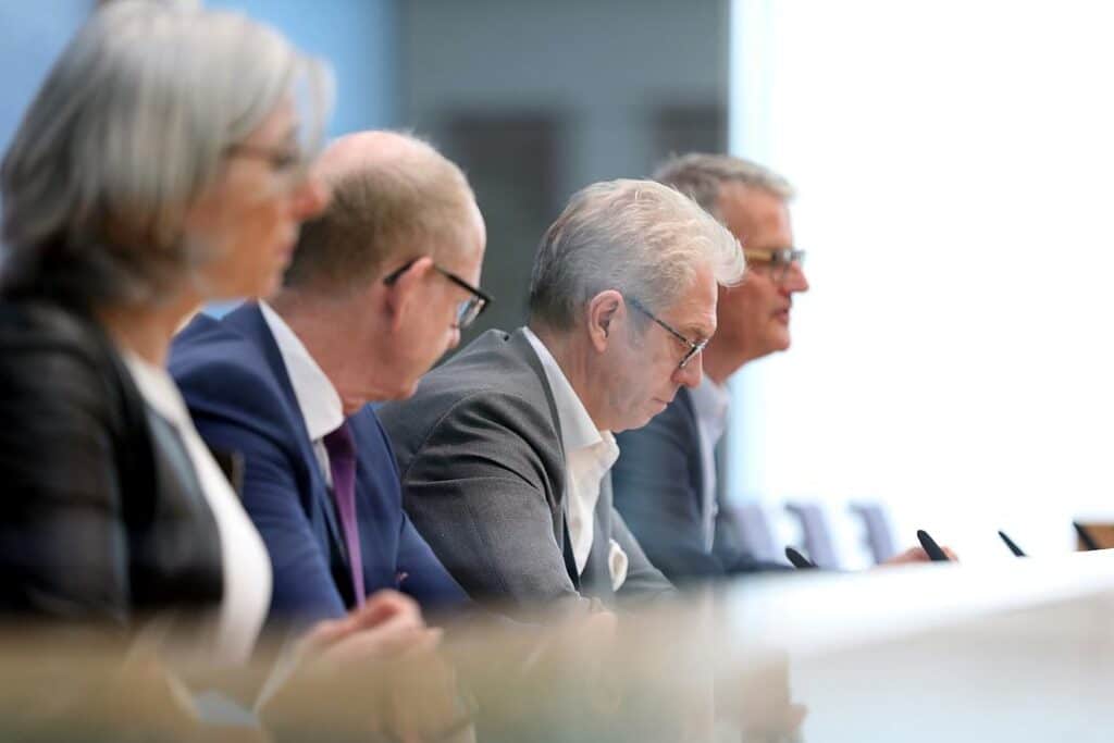 Gesundheitsorganisationen rechnen mit Lauterbach ab