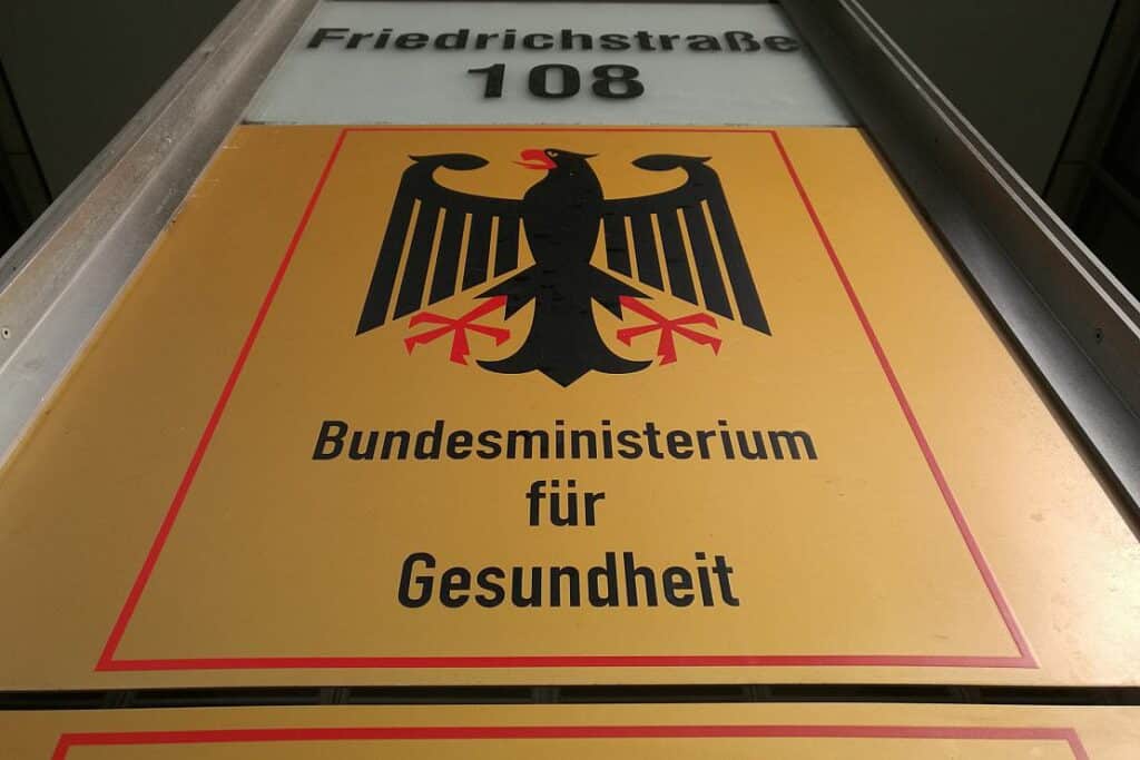 Grüne kritisieren Gesundheitsministerium für Impfkampagnen-Vergabe