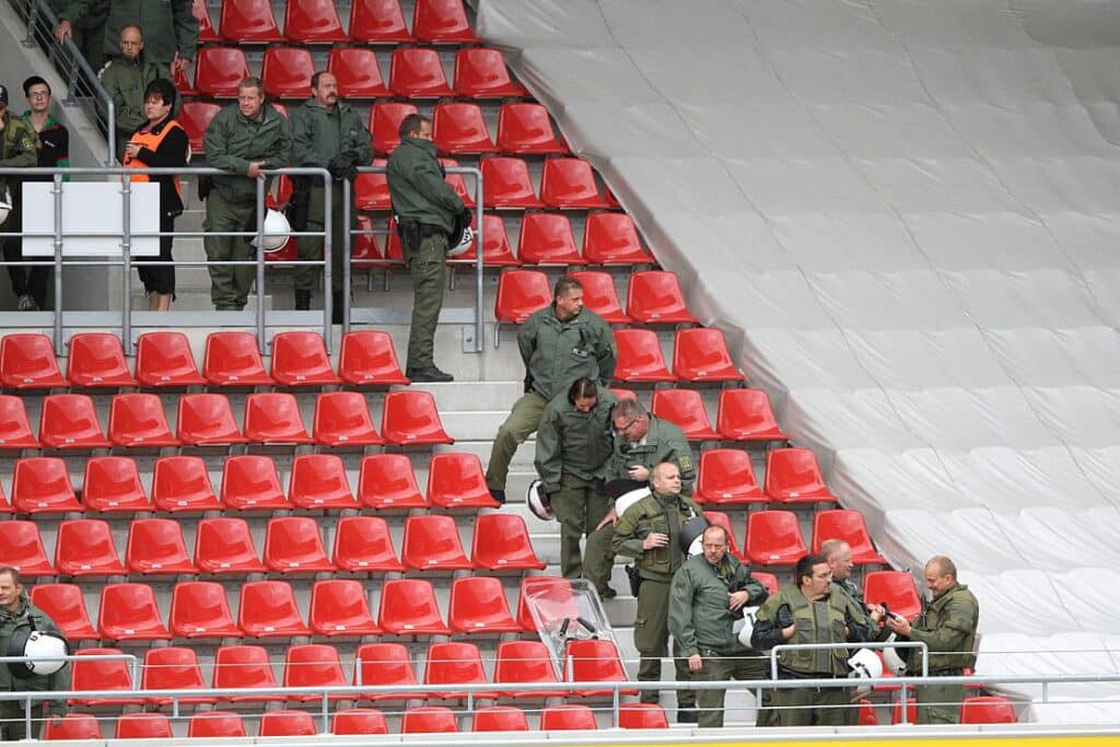 Innenminister wollen härteres Vorgehen gegen Gewalttäter in Stadien