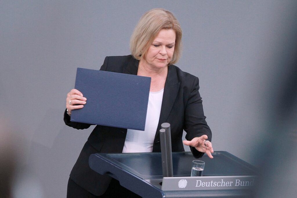 Innenministerin will mehr Islamisten abschieben