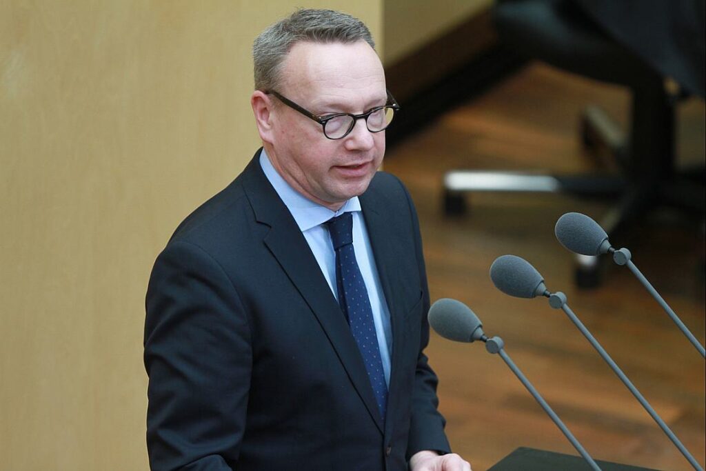 NRW-Justizminister verteidigt Strafmündigkeit ab 14