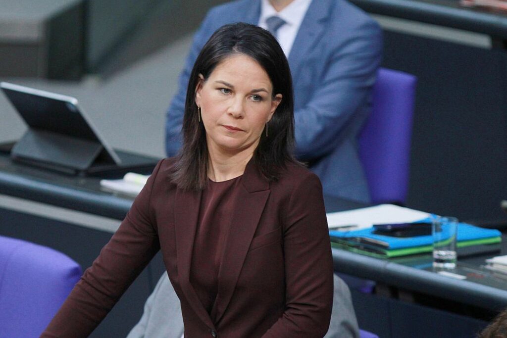 Politbarometer: Grüne büßen ein – wenig Interesse an Europawahl
