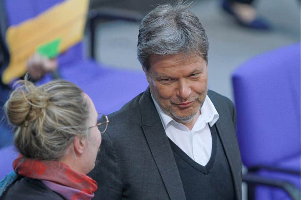 Politbarometer: Grüne legen zu – Sorgen vor Spionage