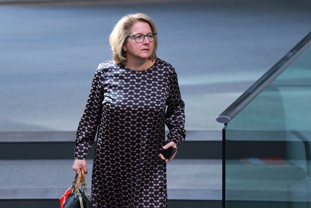 Schulze will Kreditinstitut zum Wiederaufbau der Ukraine gründen