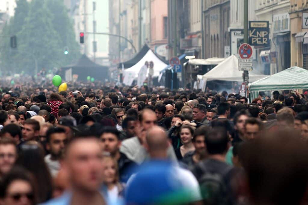 Studie: Bevölkerungszahl steigt bis 2040 – mehr ältere Menschen