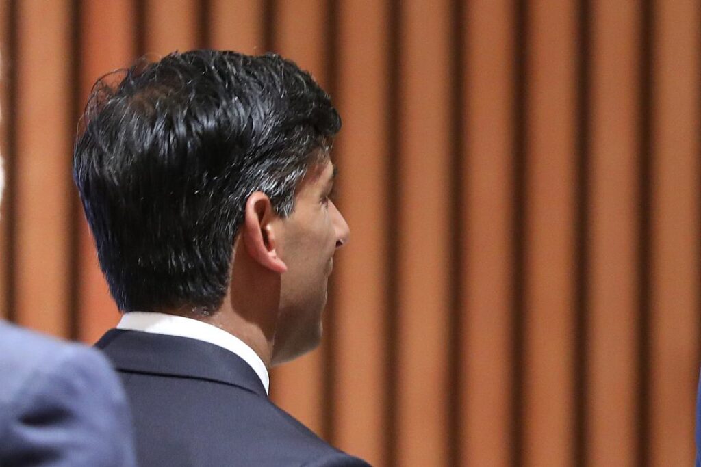 Sunak bringt Gesetz zu Abschiebungen nach Ruanda durchs Parlament