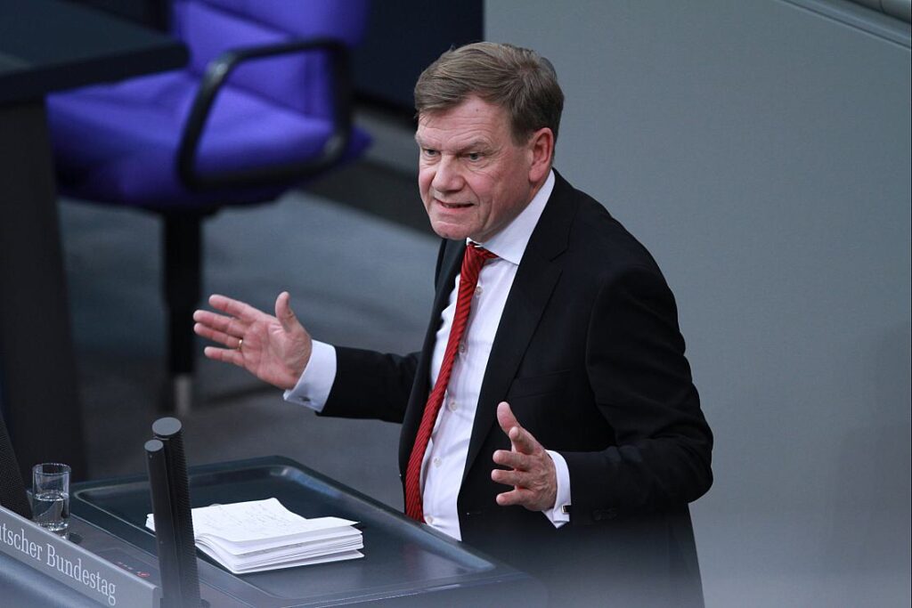 Unionsfraktion kritisiert Pläne für Bundeswehrreform