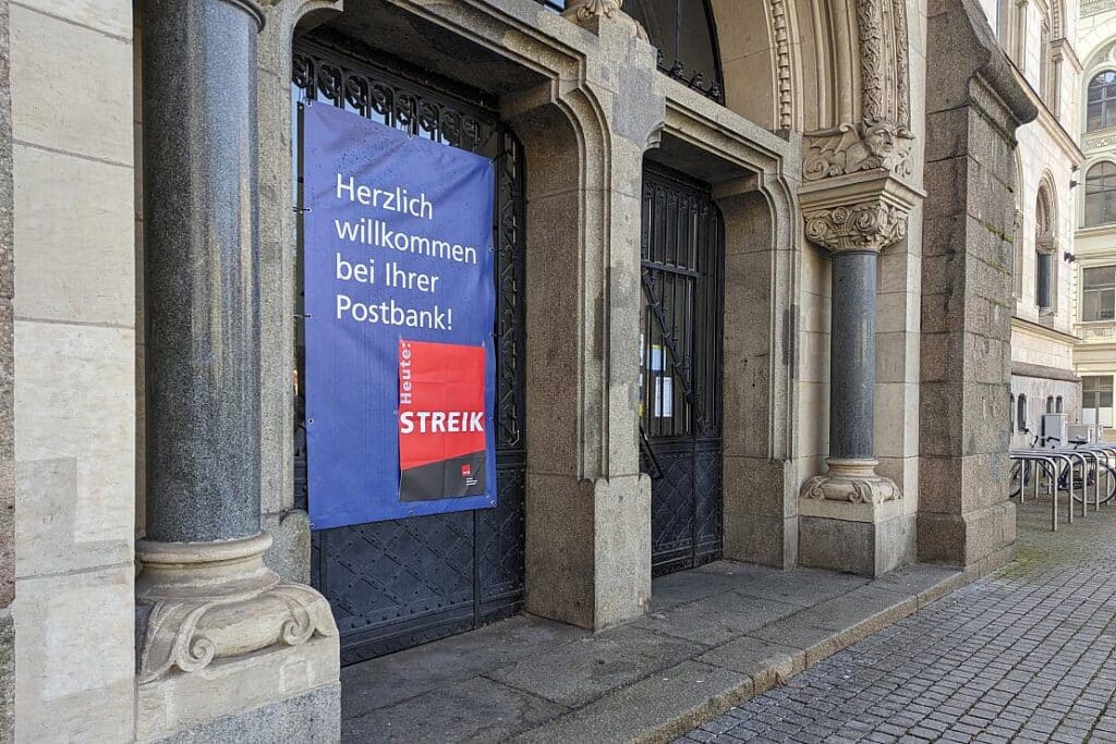Verdi lässt über unbefristete Streiks bei der Postbank abstimmen