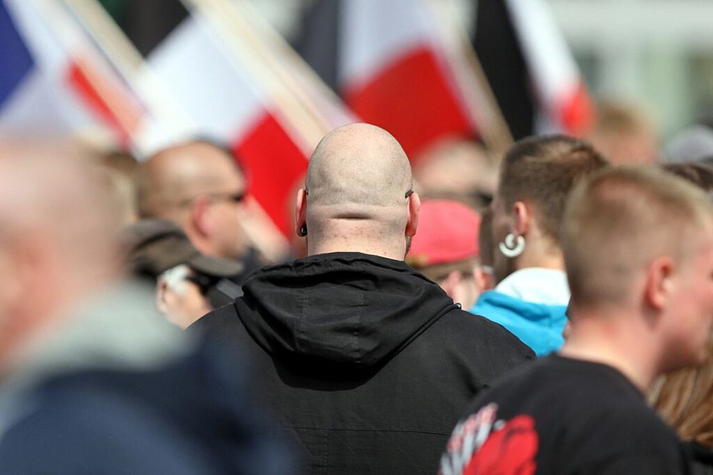 Bericht: Neonazi wollte sich für Geld Hand abschlagen lassen