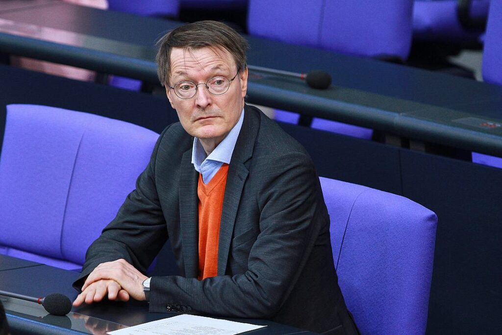 Breite Kritik an Lauterbach wegen Verschiebung von Pflegereform
