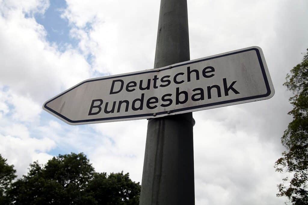 Bundesbank dämpft Erwartung an niedrige Inflation und Zinsen