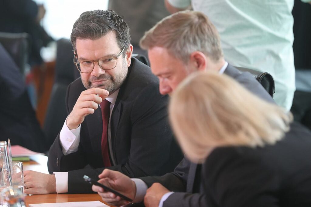 Buschmann legt Gesetzesentwurf zur SED-Opfer-Entschädigung vor