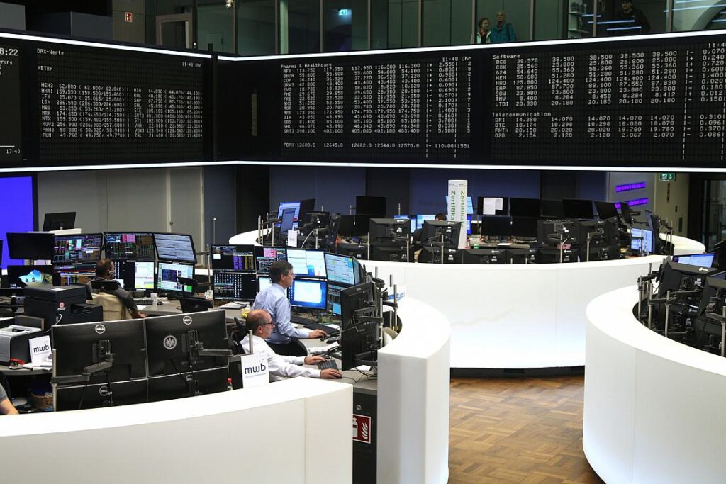 Dax startet im Plus – 18.000er-Marke weiter umkämpft