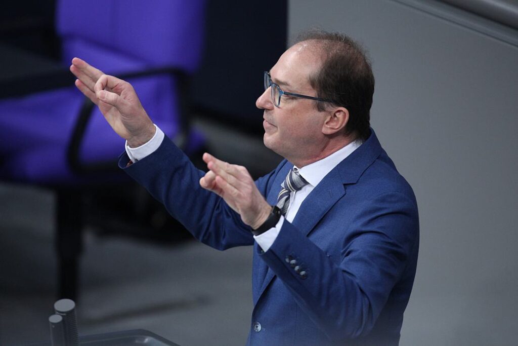 Dobrindt fordert bei Angriffen auf Politiker verschärftes Strafmaß