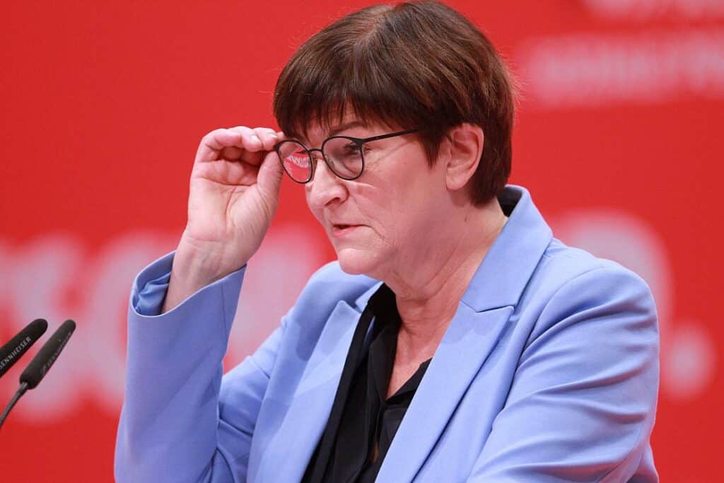 Esken sieht Angriffe als Folge von "Gewalt in der Sprache"