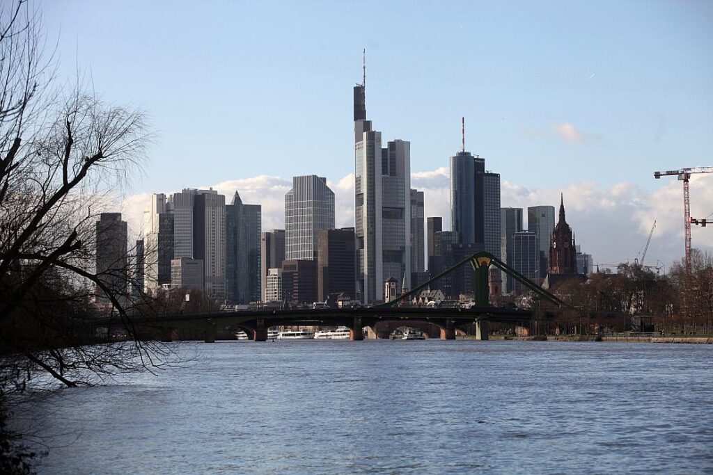 Finanzbranche warnt vor Rechtsruck in Gesellschaft