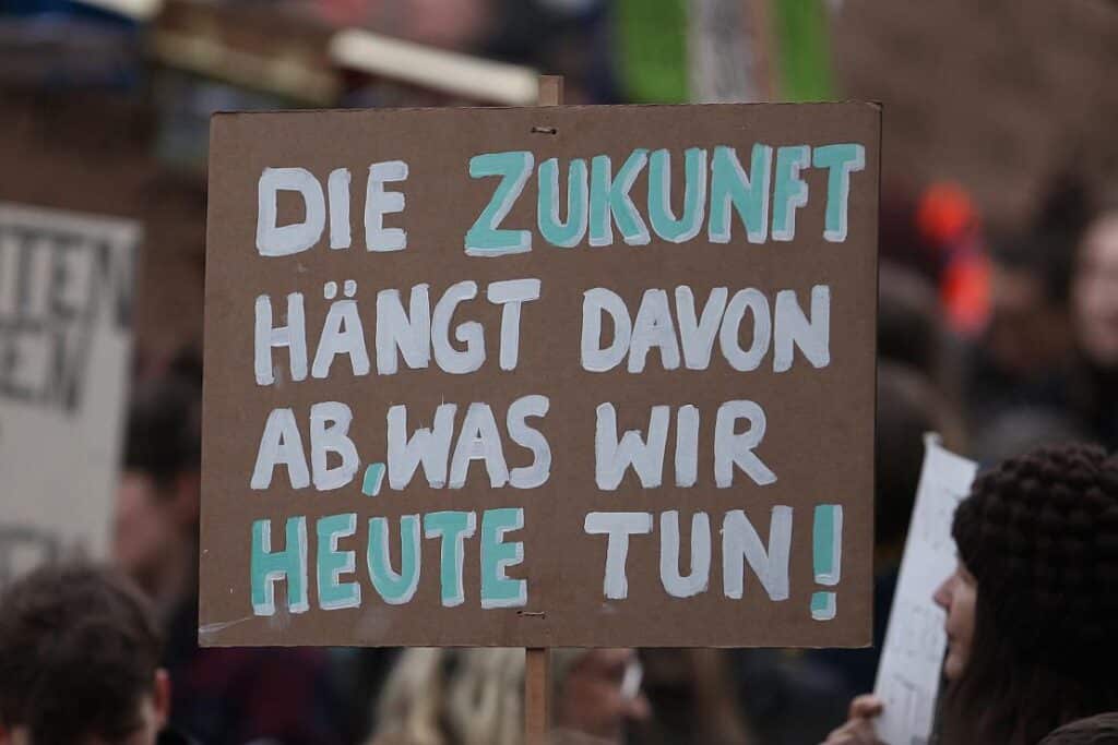 Gericht: Regierung muss weitere Klimaschutzmaßnahmen ergreifen