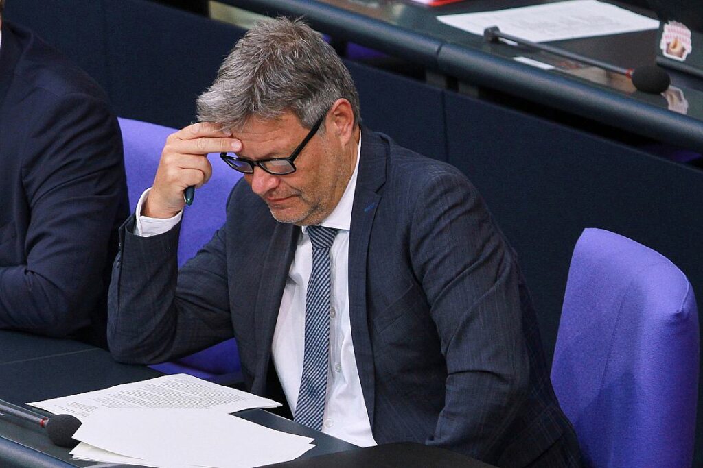 Habeck warnt vor Strafzöllen und kritisiert Merz