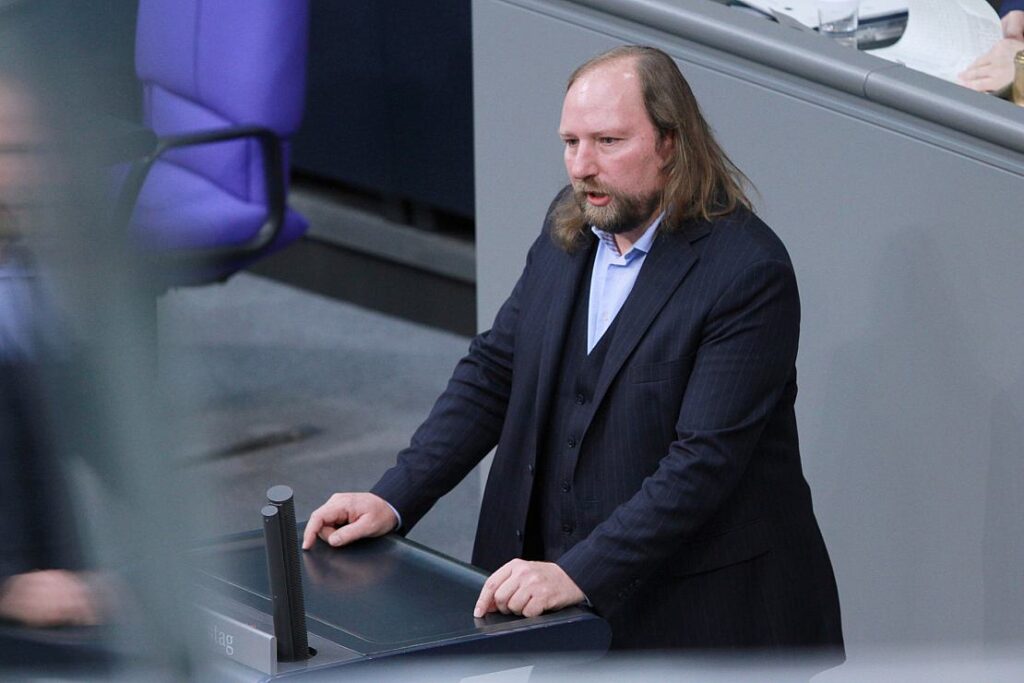 Hofreiter will mehr Ressourcen für Sicherheitsbehörden