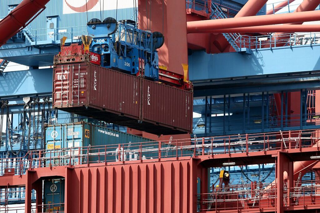 Importpreise im April weniger stark zurückgegangen