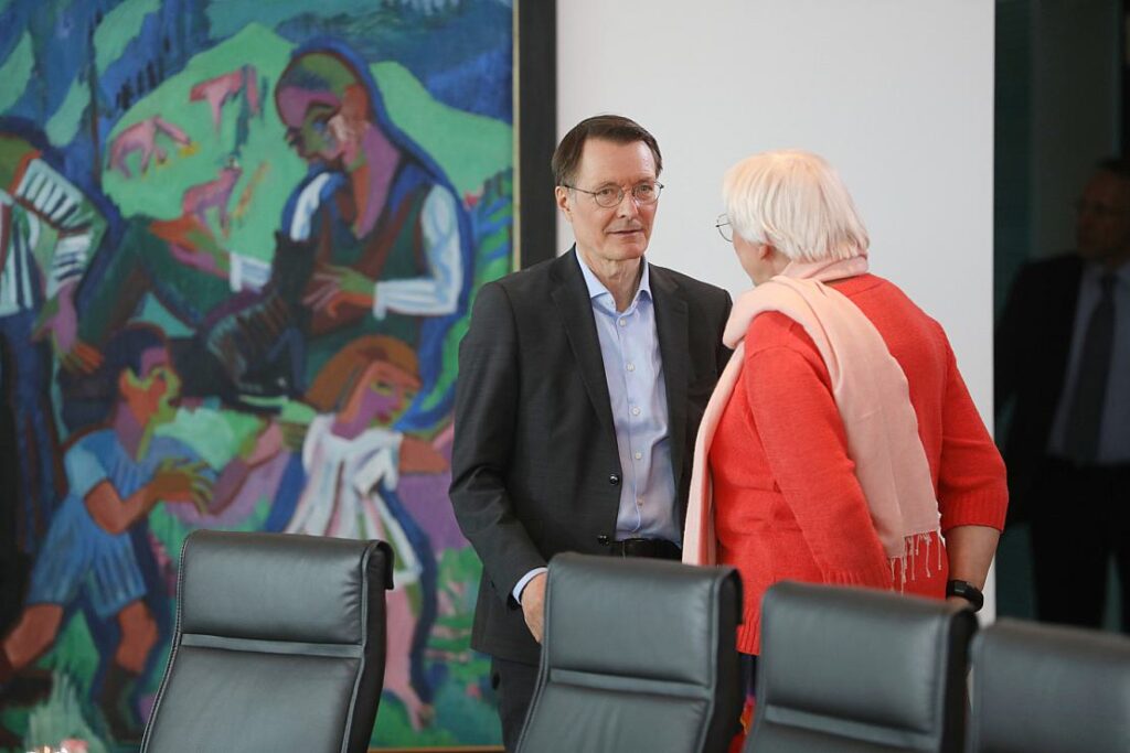Kabinett beschließt Gesetzentwürfe von Lauterbach und Roth