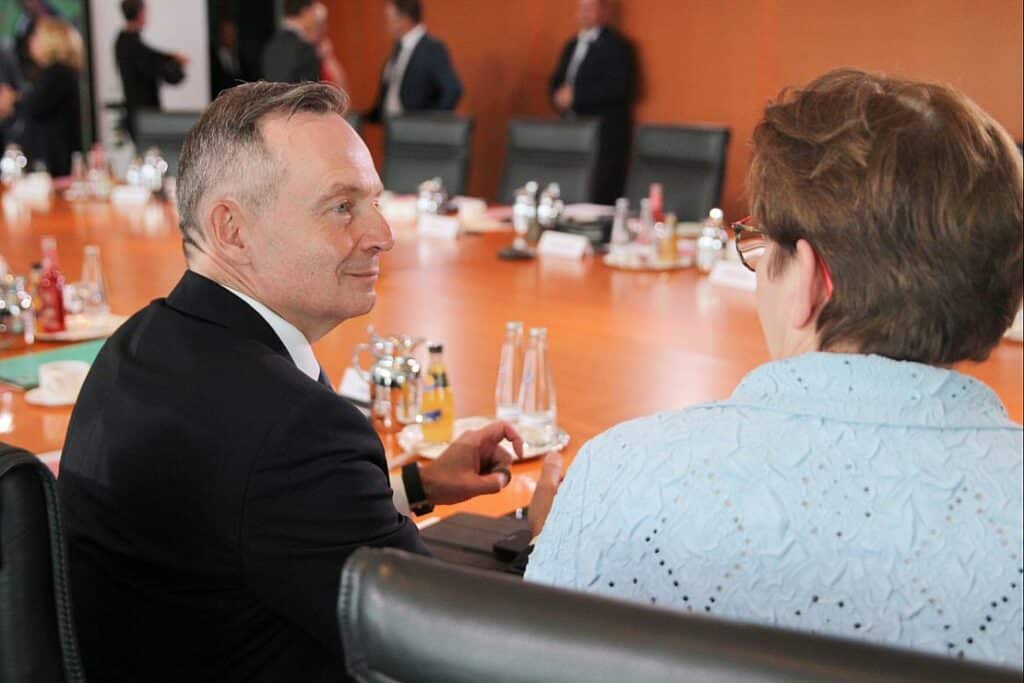 Kabinett beschließt leichteren Zugang zu Kraftfahrer-Beruf