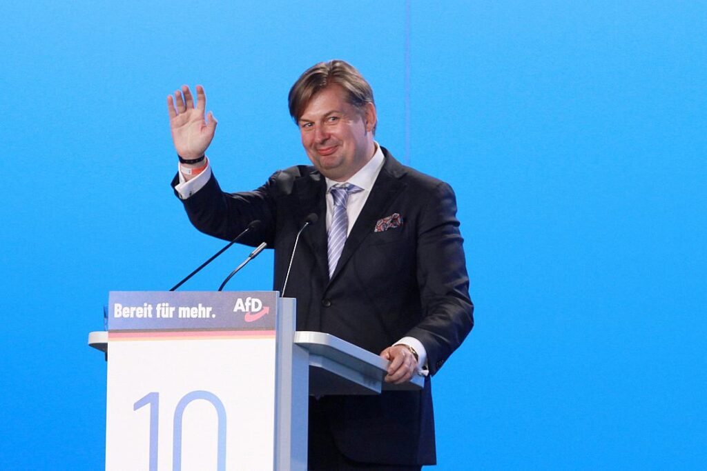 Krah will festgenommenen Mitarbeiter aus der Partei werfen lassen