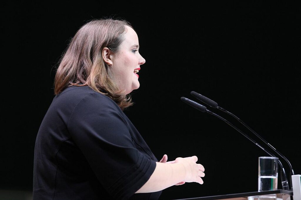 Lang kritisiert Bauministerin