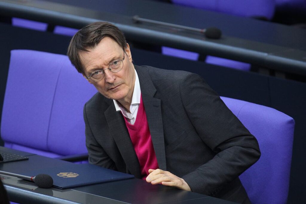 Lauterbach warnt vor akuten Problemen in Pflegeversicherung