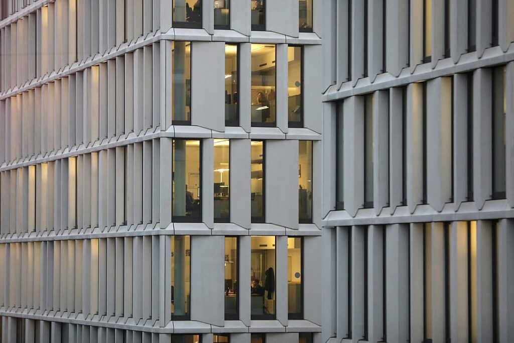 Leipziger gehen häufiger ins Büro als Frankfurter