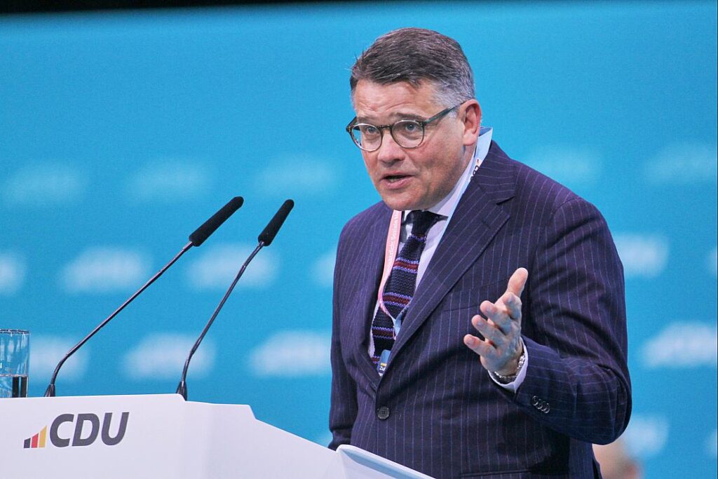 Rhein wirft Bundesregierung Untätigkeit in Wirtschaftspolitik vor