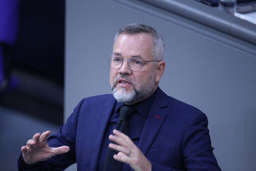 Roth: Aus Macrons Rede müssen Taten folgen
