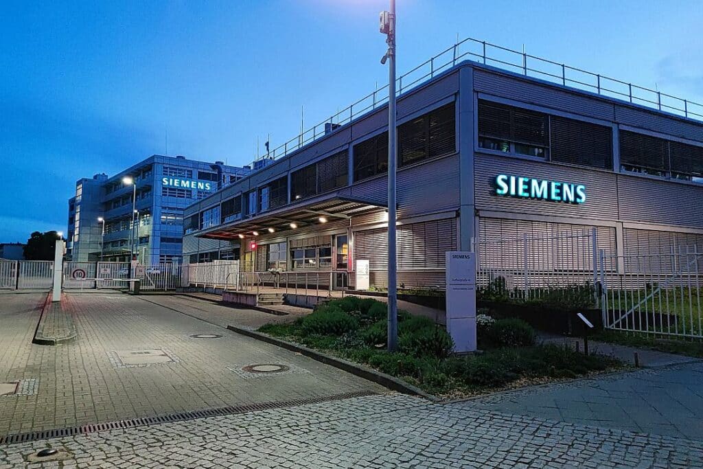 Siemens und Mercedes-Benz warnen vor Extremisten in Europa