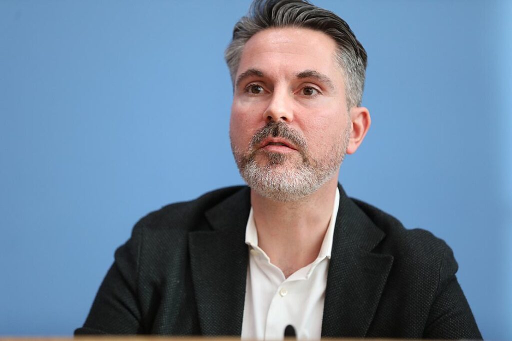 Spitzenkandidat De Masi von BSW-Gruppe im Bundestag angestellt