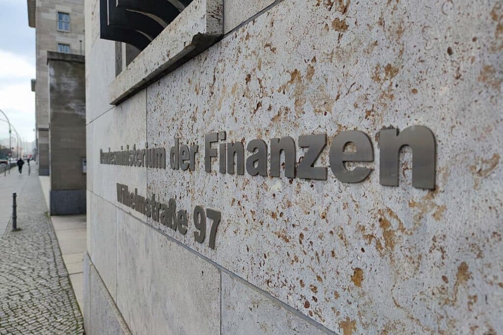 Steuereinnahmen holen im April auf