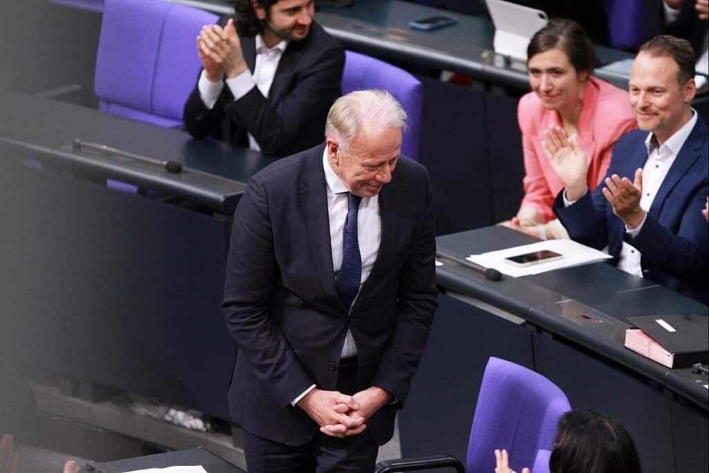 Trittin begründet Einladung von Angela Merkel zu seinem Abschied