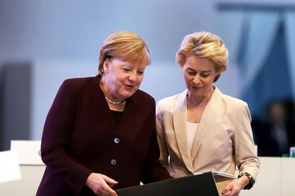 Von der Leyen hat noch regelmäßig Kontakt zu Merkel