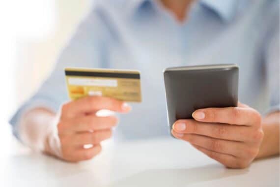 Mit der richtigen Software fürs Handy Kartenzahlungen akzeptieren