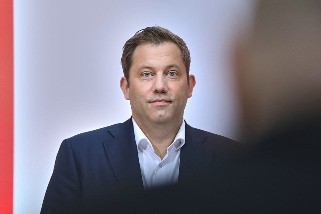 Druck auf Ampel: Klingbeil fordert "massive Investitionen"